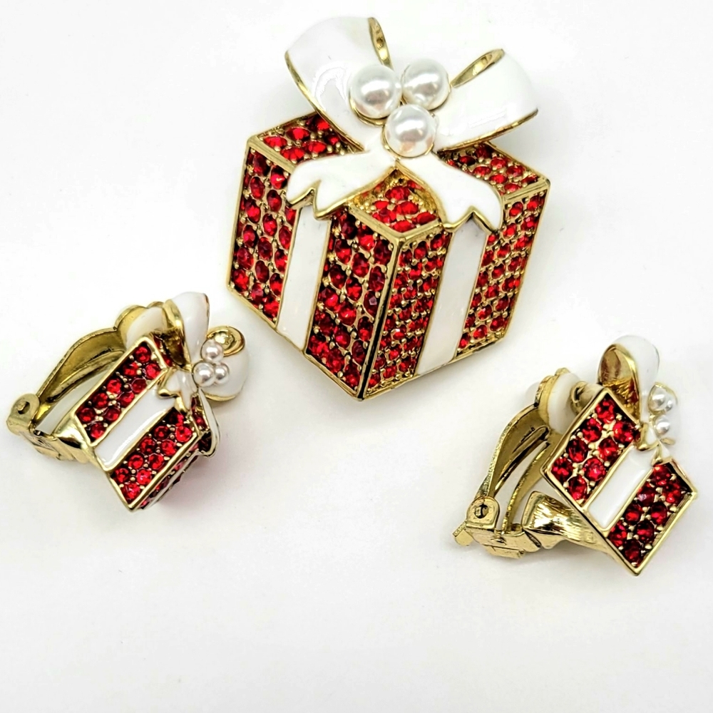 Heidi Daus Gift Shaped Pin and Clip On Earrings Set w/ Swarovski Crystal + Pearl